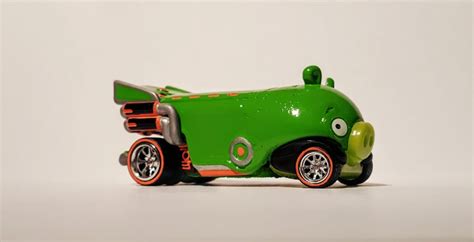 Custom Hot Wheels Angry Birds Minion Pig Drag Bus