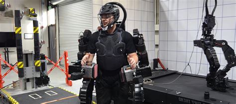 Робот-экзоскелет