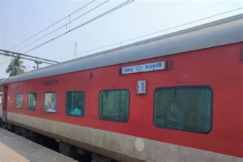 Indian Railways সরাসরি শিয়ালদহ থেকে ট্রেন লোকসভার আগে এই জেলাকে বিরাট