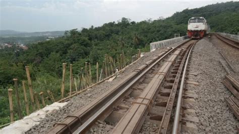 Rel Kereta Api Peninggalan Belanda Baru Beroperasi 70