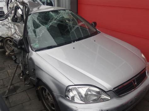 Honda Civic 15i Ls 16v Vehículo De Desguace 2000 Plateado