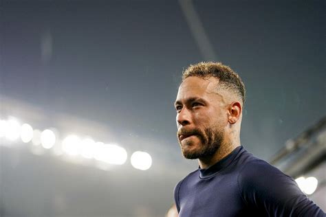 Foot PSG PSG Bien manger et bien dormir Neymar répond à Mbappé