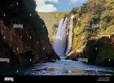 The breathtaking Tamul waterfall, Huasteca Potosina, San Luis Potosi, Mexico Stock Photo - Alamy