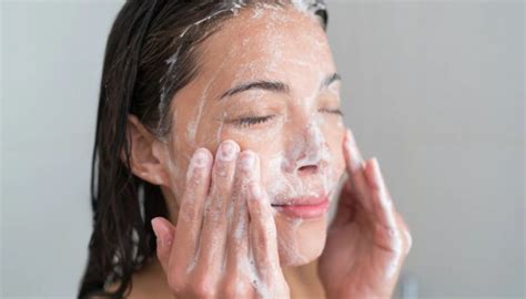 Top 10 Naked Yoga In London A New Approach To Yoga And Self Acceptance London Local News