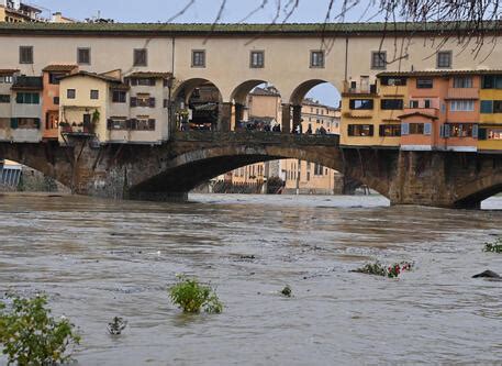 Maltempo L Arno Supera Il Livello Di Guardia Toscana ANSA It