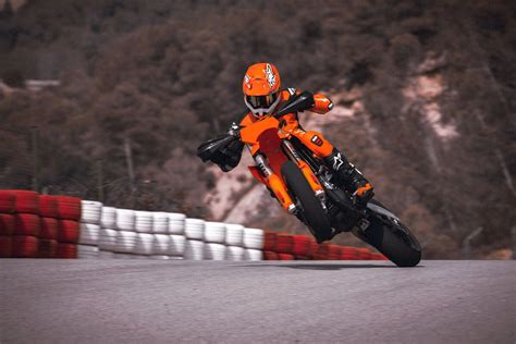Motorrad Vergleich Ktm 450 Sx F 2023 Vs Ktm 450 Smr 2025