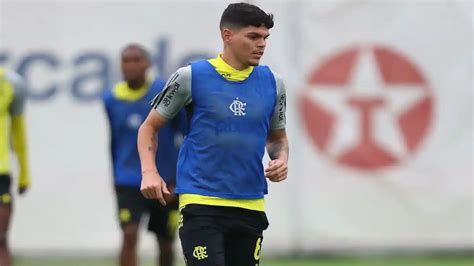 Filipe Luís elogia Ayrton Lucas e pede apoio ao lateral do Flamengo