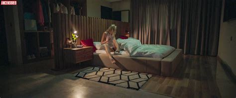 Naked Irma Lake In The Moderator