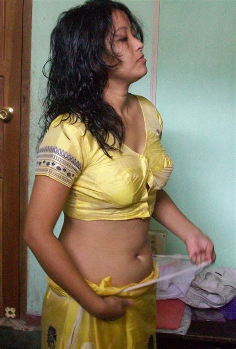 The Funtoosh Page Have Funbath Sexy Indian Aunty Removing Saree Very Hot Picture