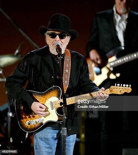 Merle Haggard Photos And Premium High Res Pictures Getty Images