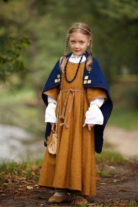 Viking dress, Viking clothing, Viking costume