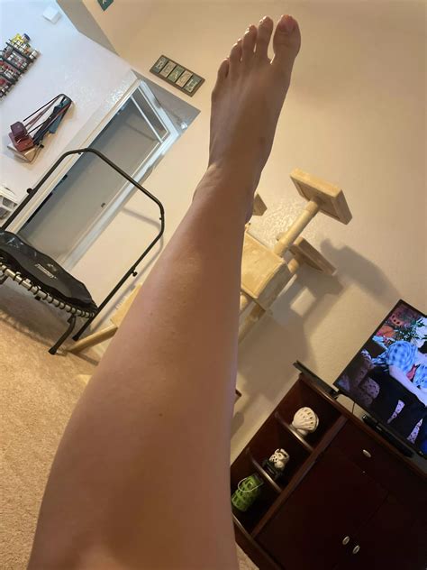 Who Wants To Come Worship My Feet Nudes Footfetish Nude Pics Org