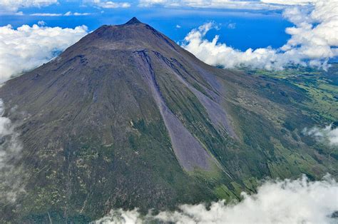 Luftaufnahme Vom Vulkan Ponta Do Pico Bild Kaufen