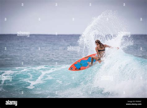 Ragazza In Bikini Al Mare Immagini E Fotografie Stock Ad Alta