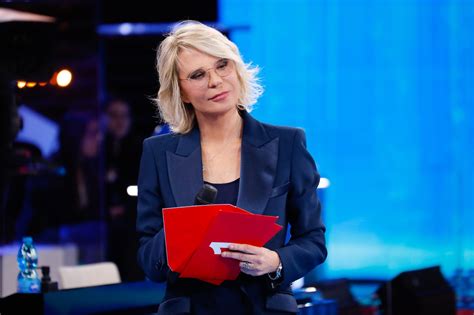 Maria De Filippi Ad Amici In Blu Navy Per La Terza Puntata Sceglie Il