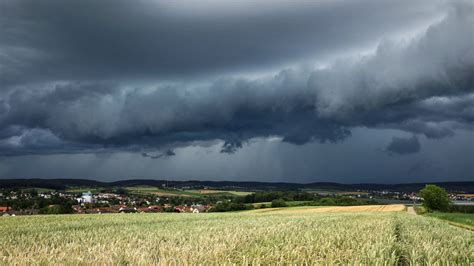 Unwetter Erwartet Schwere Gewitter Und Starkregen Im Anzug