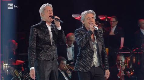 Sanremo 2019 Ligabue canta Dio è morto di Guccini con Baglioni