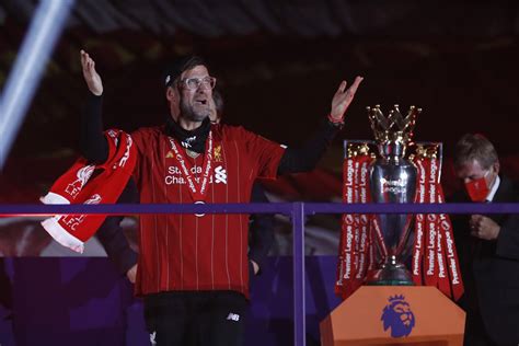 Jurgen Klopp Hails Special Liverpool Team After Lifting Premier League Trophy The Statesman