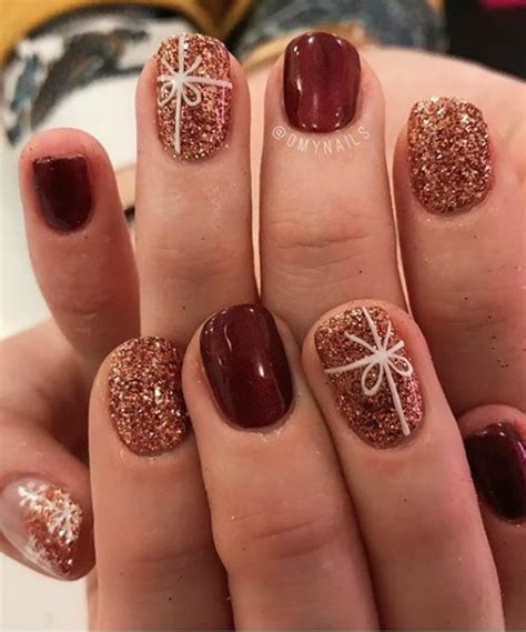 Festive Holiday Nail Art That Isnt Cheesy Festive Holiday Nails