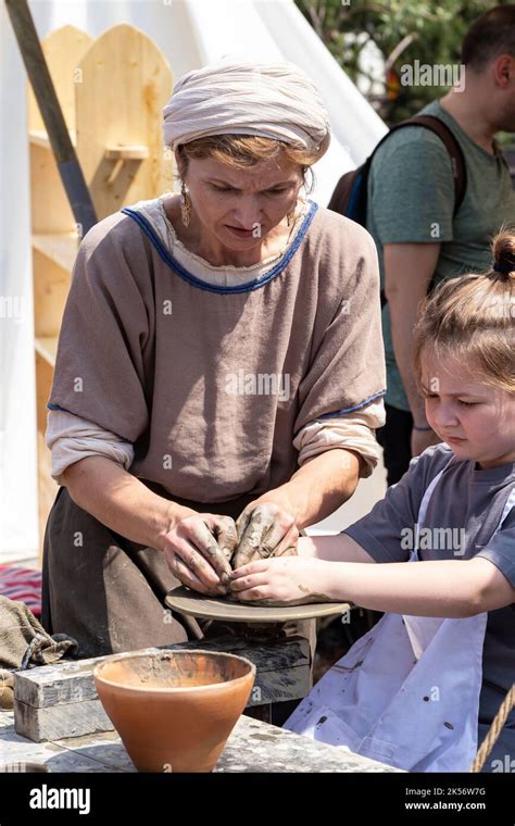 Medieval Creftsmen Hi Res Stock Photography And Images Alamy