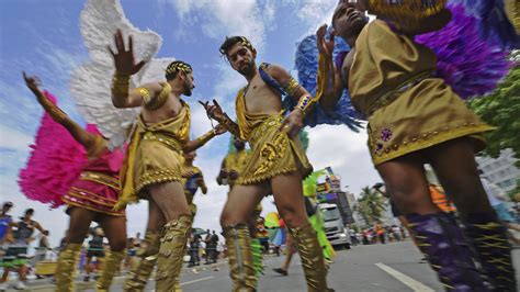 La multitudinaria Marcha del Orgullo Gay en Río de Janeiro desafió al nuevo alcalde que se negó
