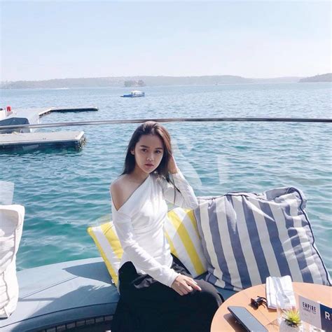 H I B N Th N N M R Nhau Di N Bikini Khoe Body N Ng B Ng T C Instagram