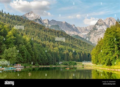 Spiegel hintergrund Fotos und Bildmaterial in hoher Auflösung Alamy