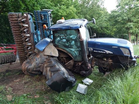 Traktor fährt gegen Baum Einsatzbericht Kalkar