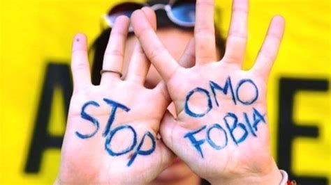 Medico Gay Perseguitato Dal Padre Che Voleva Spezzargli Le Dita Riconosciuto Il Danno Biologico