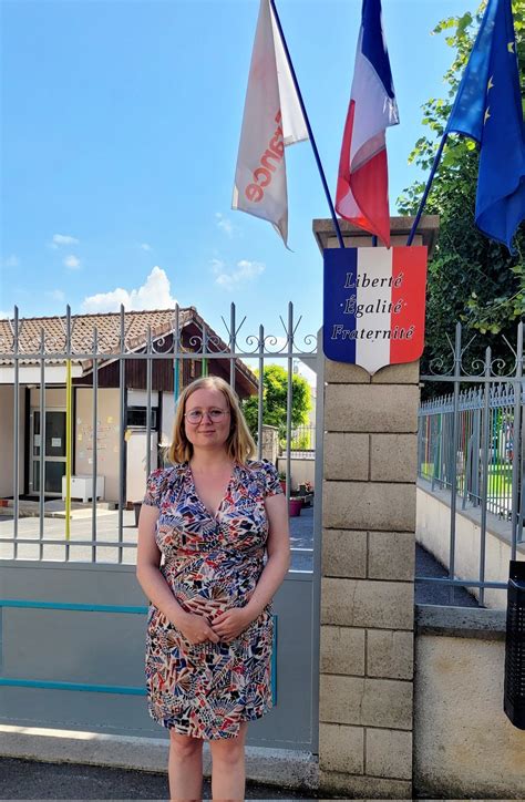 Sticker De 010001100100111 Sur Ersilia Soudais Femme Meuf Fille Lfi Gauche Bbw Chubby Blonde