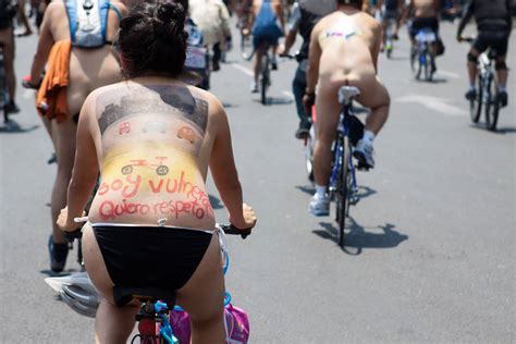 Ciclistas Desnudos Participan Del Evento World Naked Bike 24horas