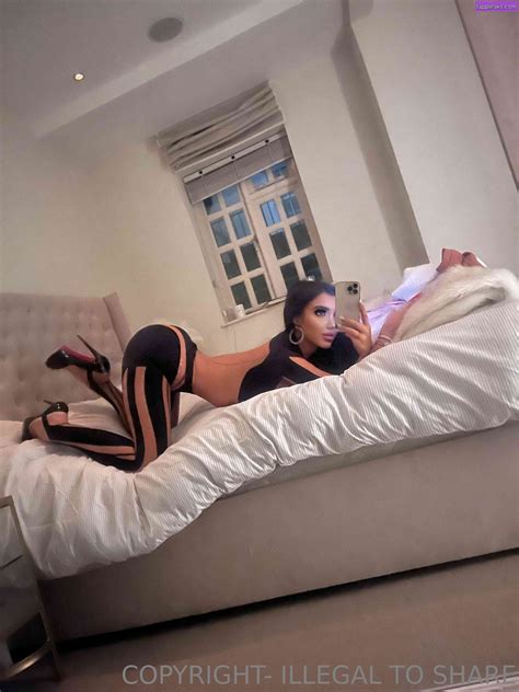 Chloe Khan Nude Onlyfans Photo