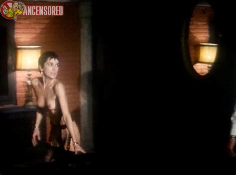 Naked Paola Montenero In Il Mondo Porno Di Due Sorelle