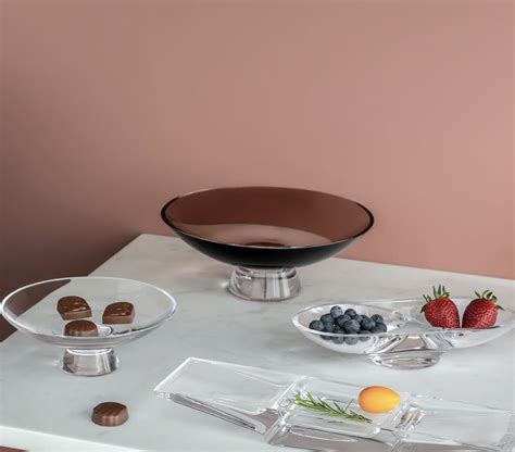 NUDE SILHOUETTE PEDASTAL BOW DETAILS