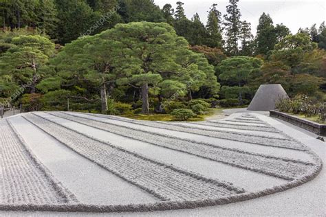 Templo Ginkakuji del Pabellón de Plata arena seca japonesa y jardín