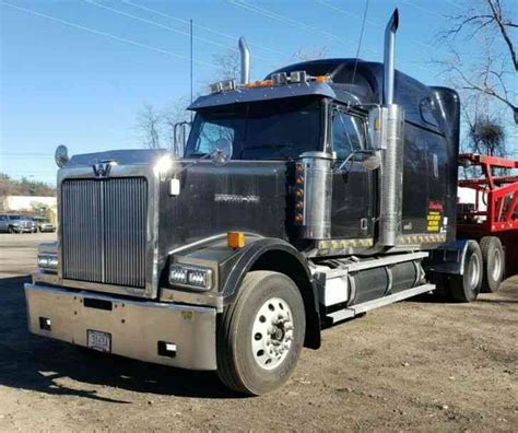 Western Star 4900fa 2006 Sleeper Semi Trucks