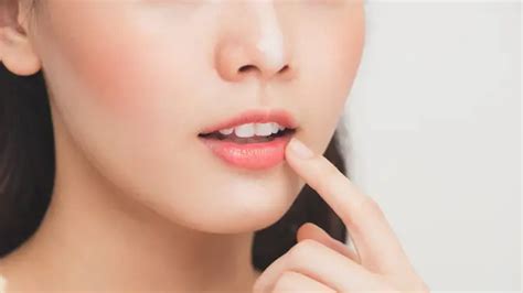Intip Aturan Penggunaan Lipstik Nude Biar Tampil Cantik Bebas Pucat Beauty Fimela