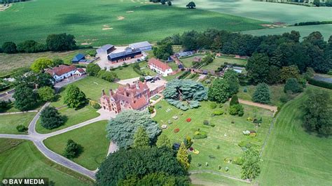 Jamie Oliver Wins Planning Bid To Transform Farm Barn In The Grounds Of