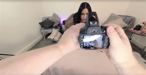 Blow My Photographer VR Porn Video VRPorn