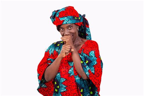 Belle Femme Mature Couvrant La Main Sur La Bouche Souriante Photo stock Image du adhérence