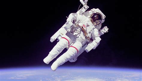 Космонавтика, астронавти, людина і космос - Космос