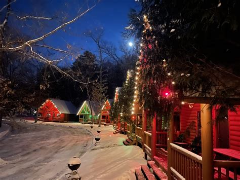 Log Cabin Rentals in Wisconsin Dells at Cedar Lodge and Settlement on