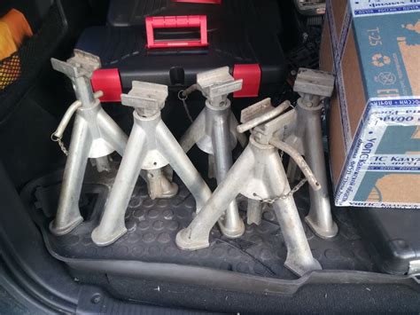 Подпорки для авто — Lada 4x4 3D, 1,7 л, 1998 года | другое | DRIVE2