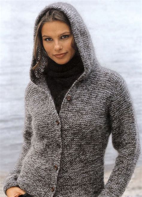 Вязаная куртка с капюшоном