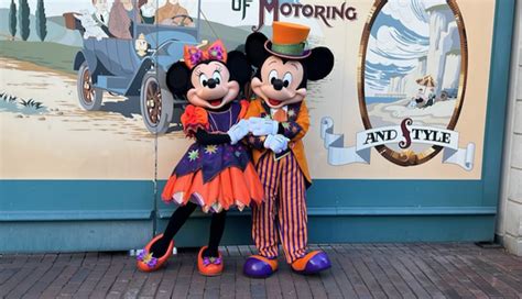 Mickey And Minnie Debut New Halloween Costumes At Disneyland Paris For