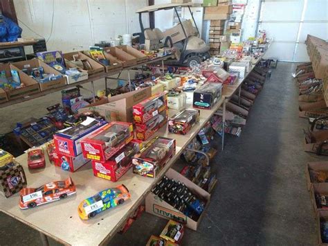 Toy Collector S Auction Hot Wheels Matchbox Johnny Lightning Air Planes Dolls More