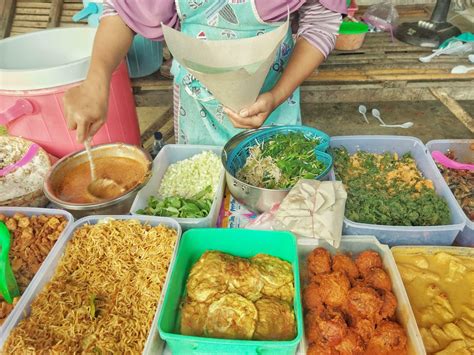 local tradisional food  indonesia market  stock photo  vecteezy