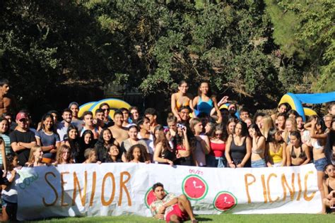 Why Seniors Should Attend Senior Events – Taft Tribune