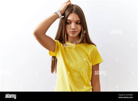 Jeune Adolescent Brunette Debout Ensemble Sur Un Fond Isol Confusion Et Se Questionner Sur La
