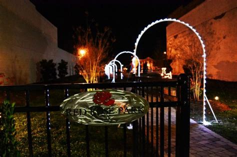 Red Rose Park Lancaster SC photo by Kevin Lilly | Rose park, Red roses ...